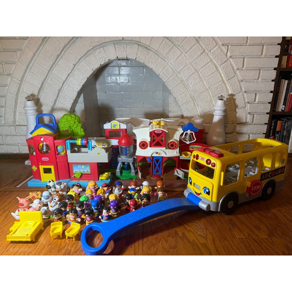 TESTED WORKS - Lot of Little People and Structures Including DC Comic Characters